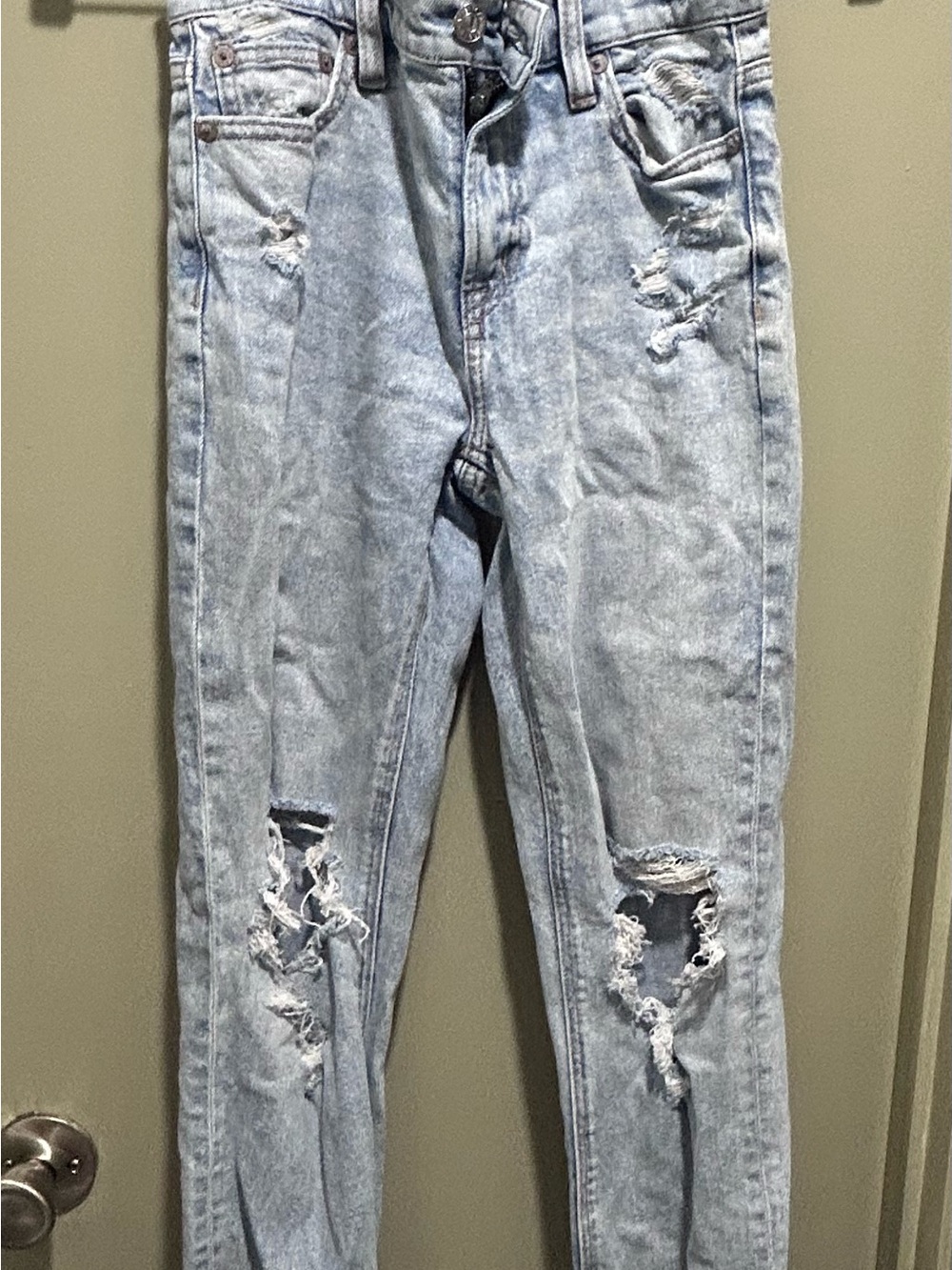 American Eagle Outfitters Light Blue High-Rise Distressed Jeans